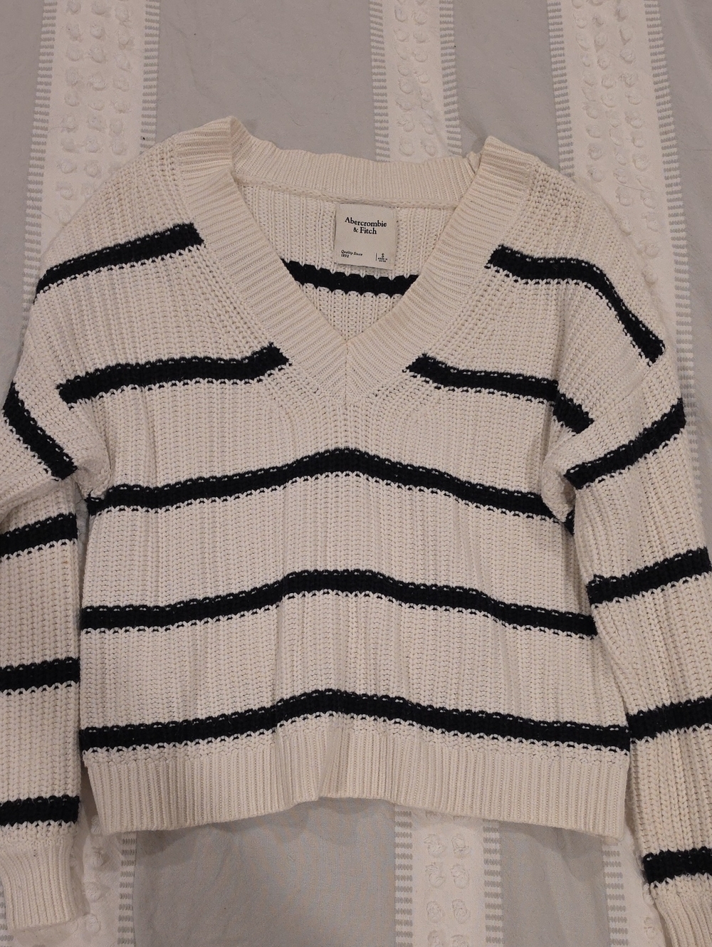 Abercrombie & Fitch Cream and Navy V-Neck Striped Knit Sweater